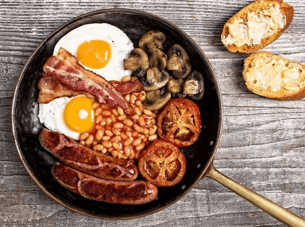 What Makes Up A “Full Irish” Breakfast and Why Should You Try It?