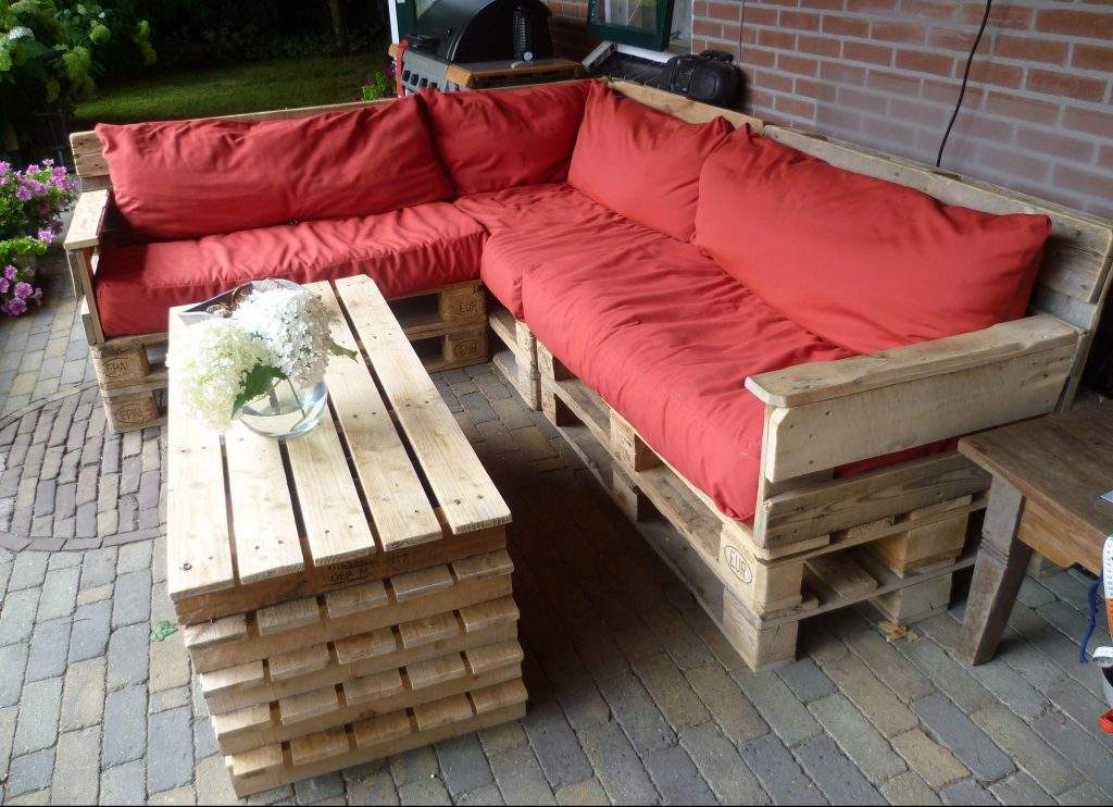 table made of pallets
