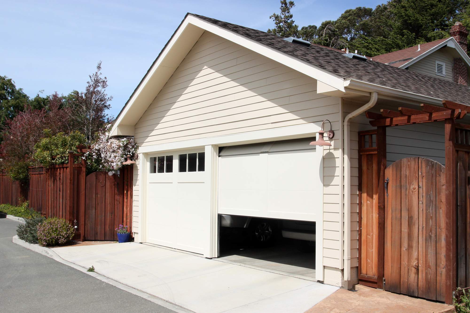 5 Sure Signs You Need Garage Door Repair