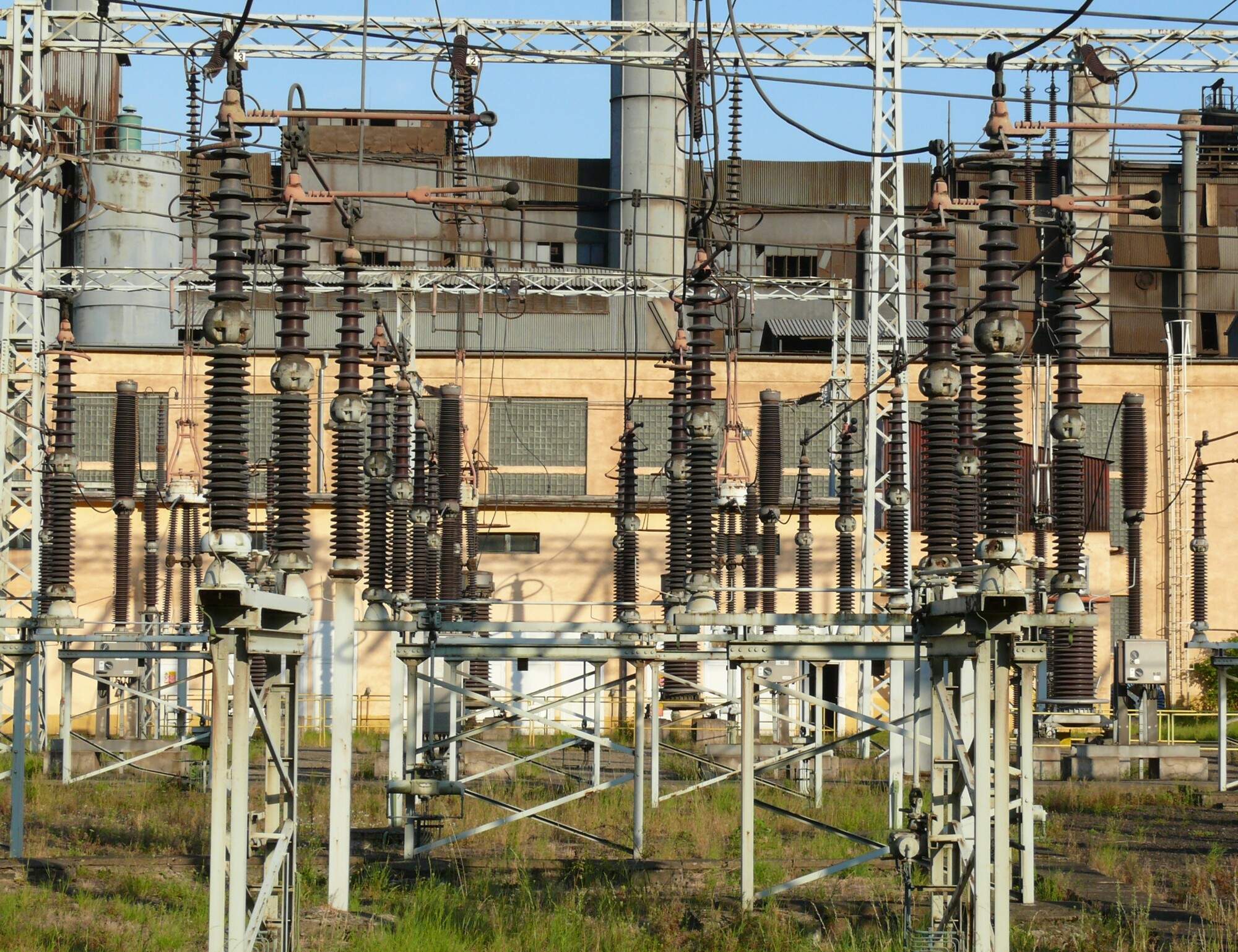 They’re Not Robots in Disguise: 5 Things You Should Know About Electrical Transformers