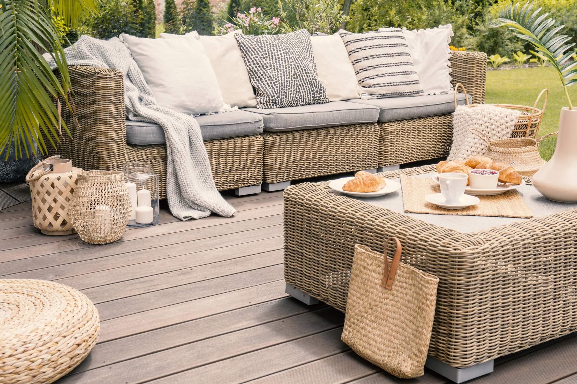 Styling Rules for an Inviting Outdoor Living Space