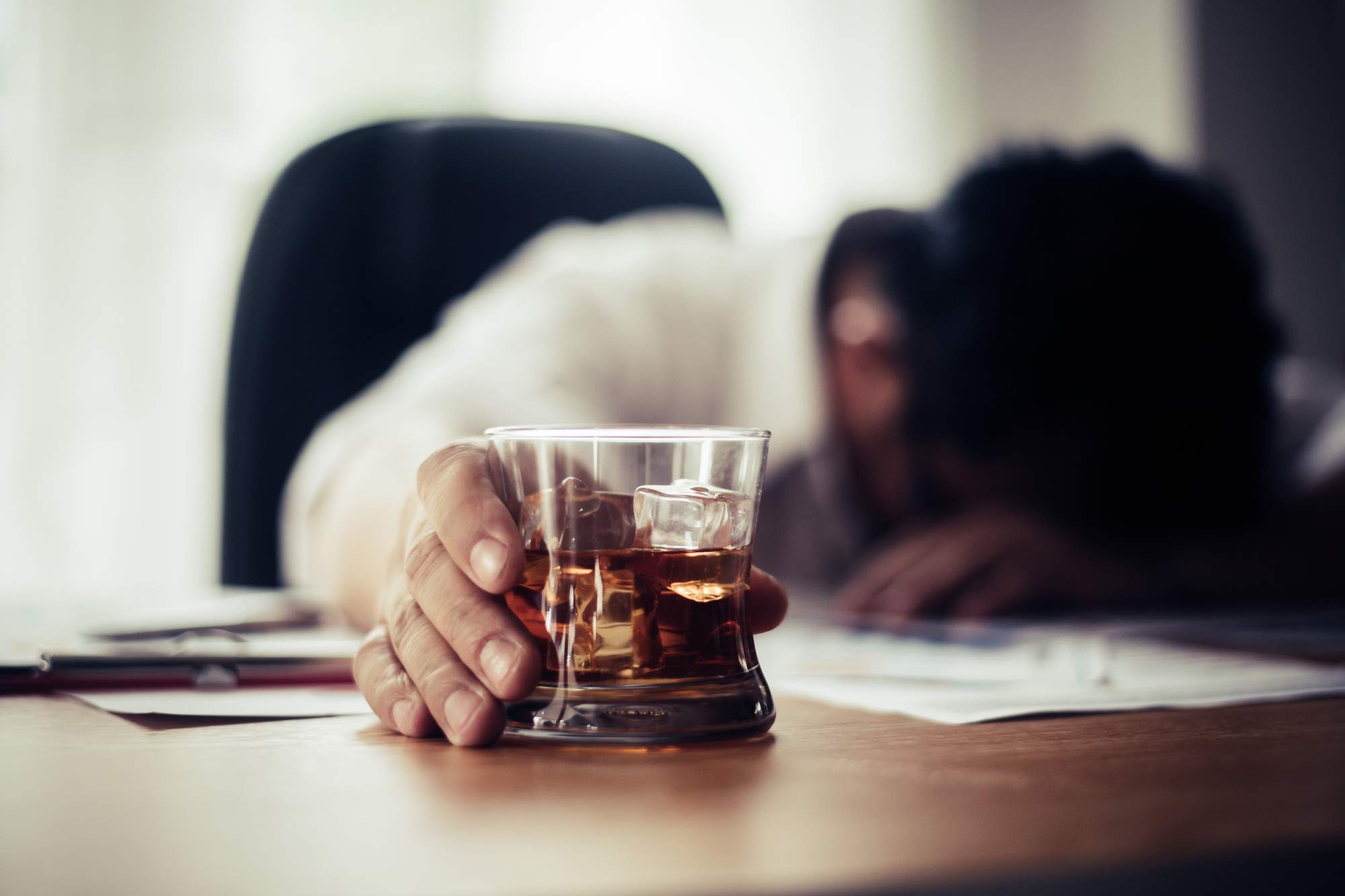4 Alcoholism Symptoms That Point to Addiction