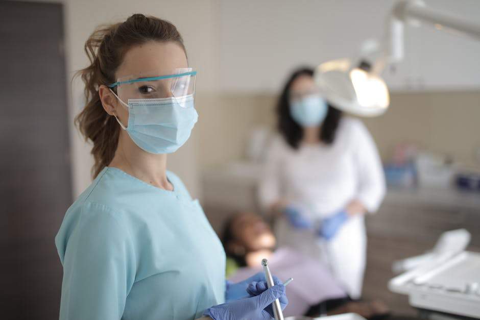Dentist vs Periodontist: What Are the Differences?