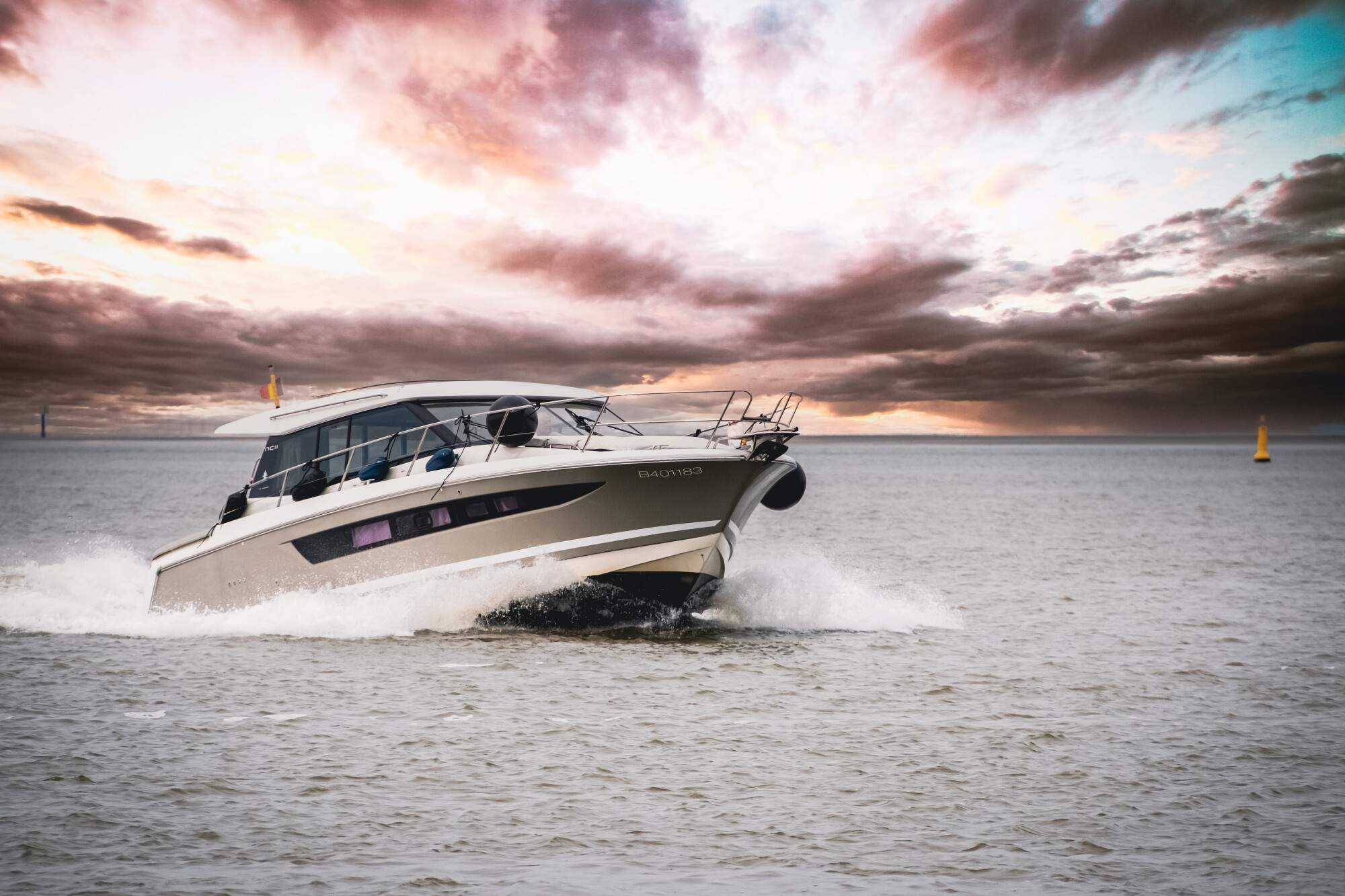 5 Essential Tips for Buying a Speed Boat