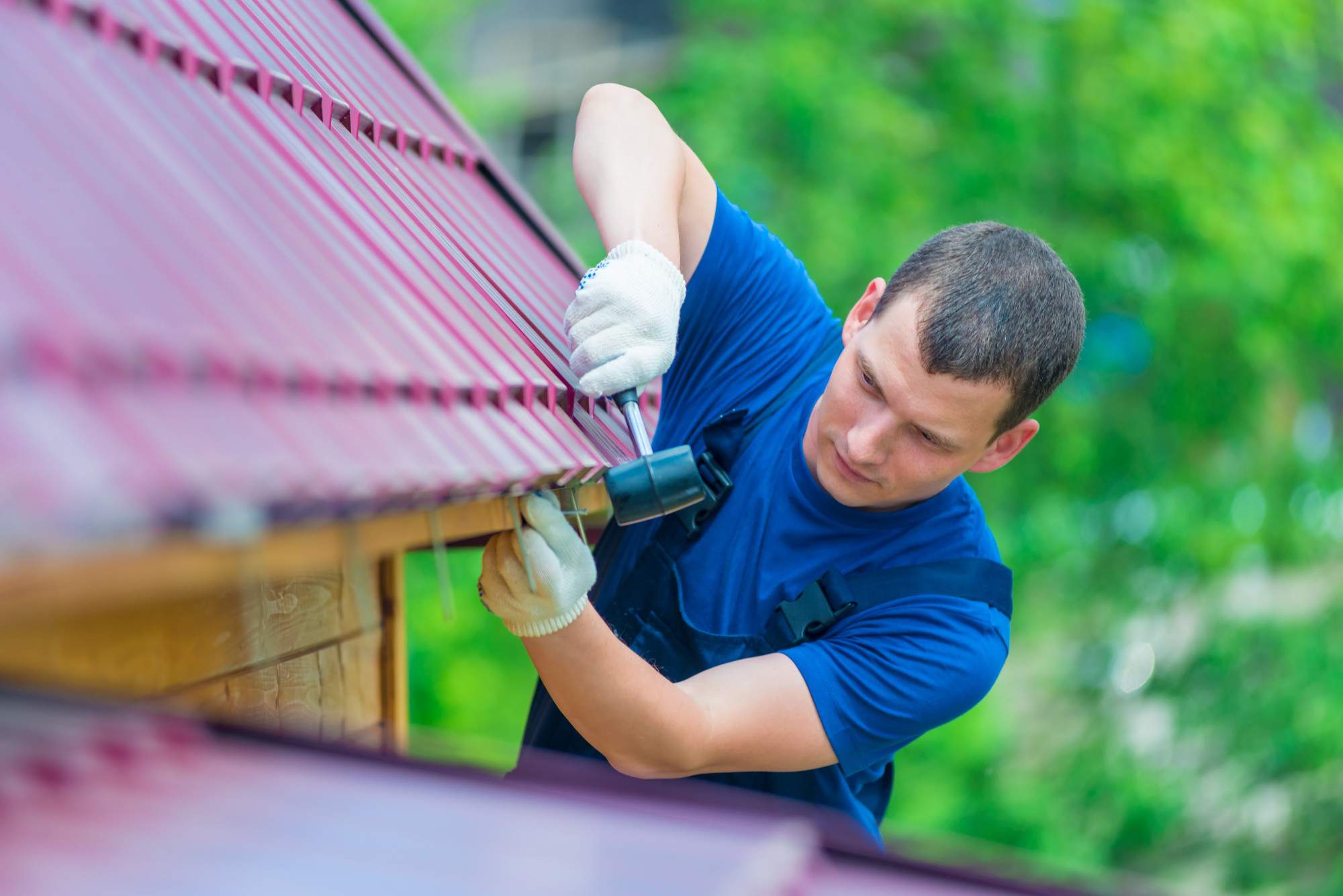 5 Residential Roof Maintenance Tips for Homeowners