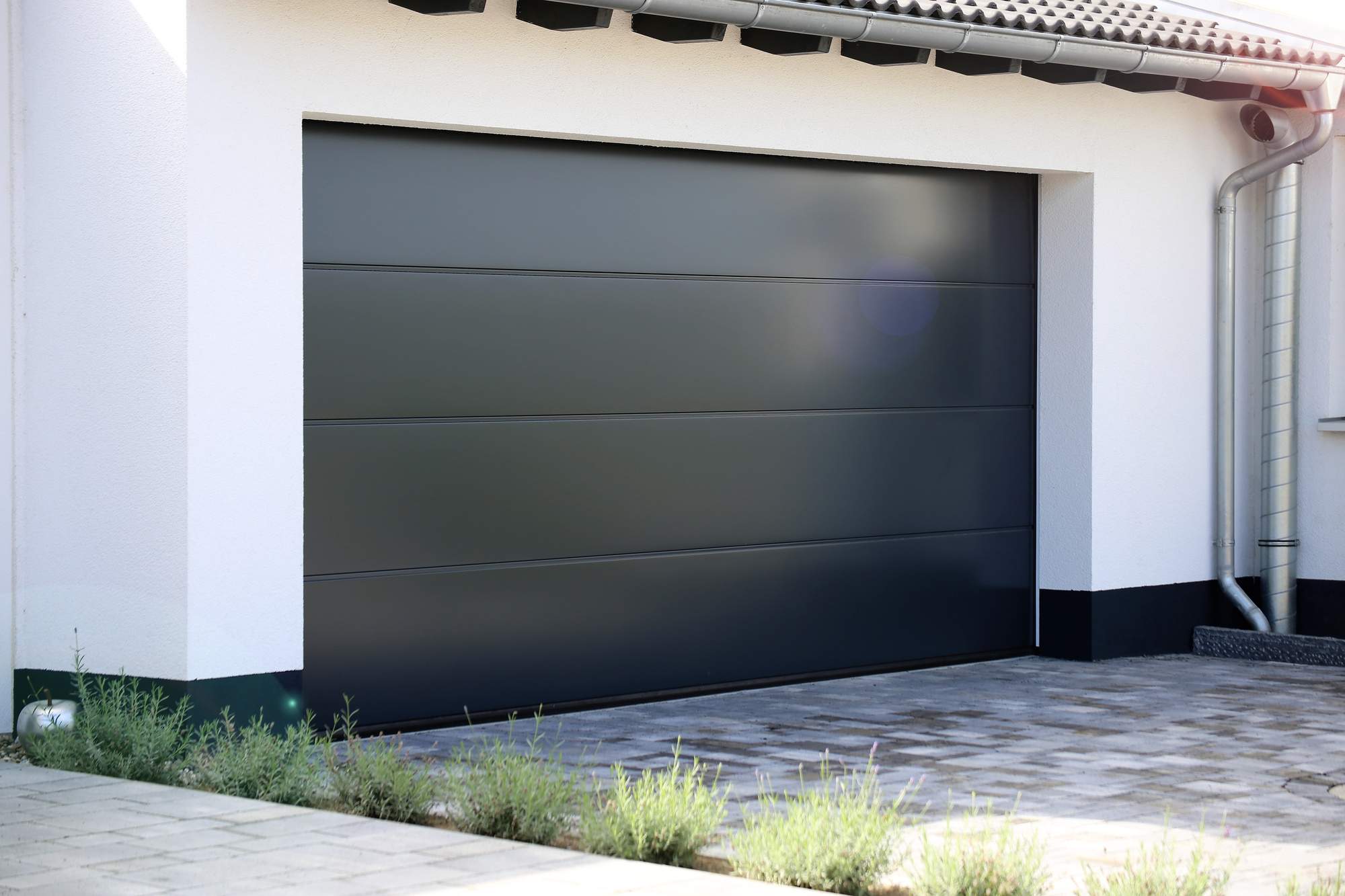 How to Choose the Right New Garage Door for Your Home