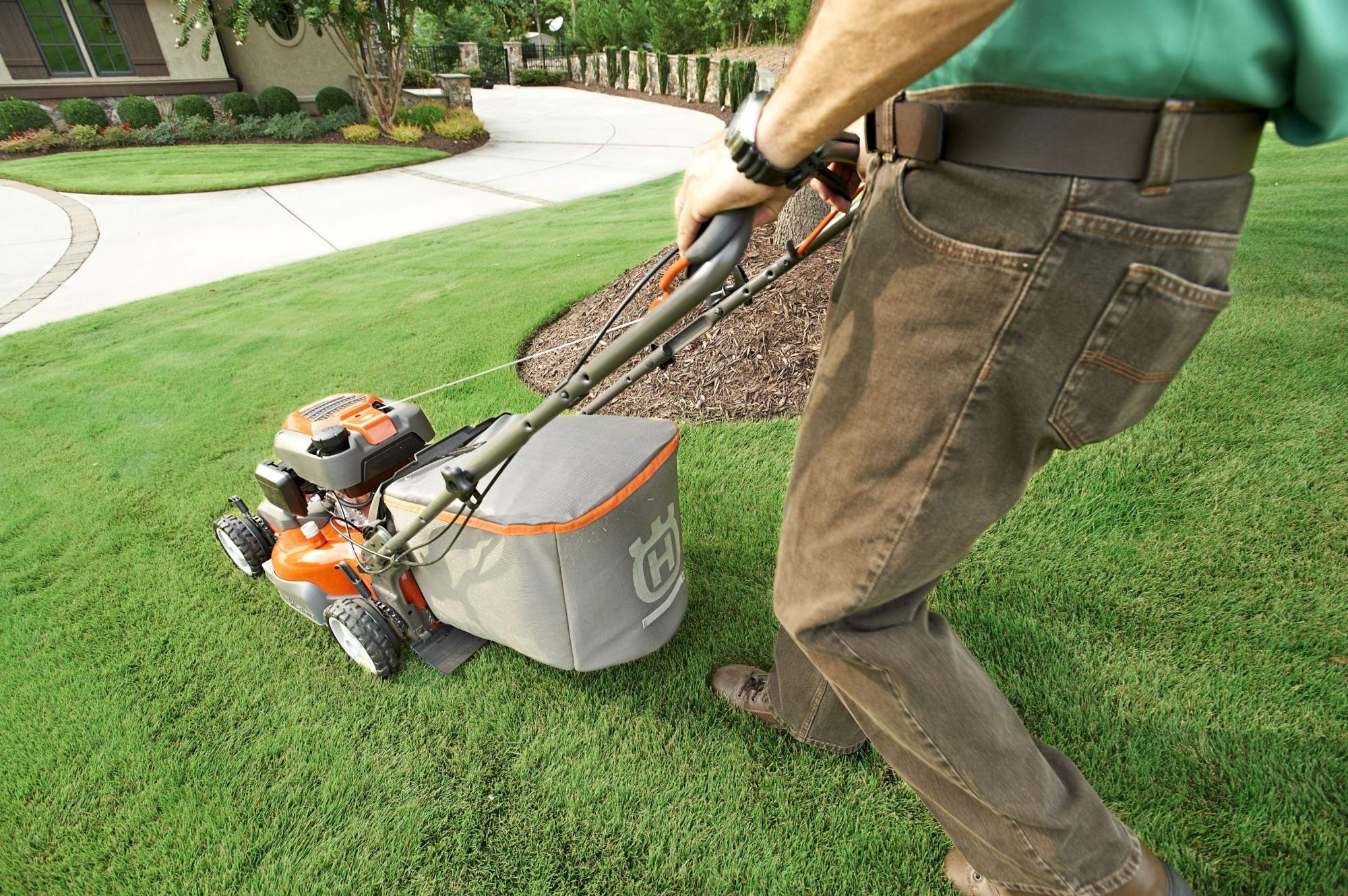 3 Ways to Gain and Retain Customers for Your Lawn Care Business