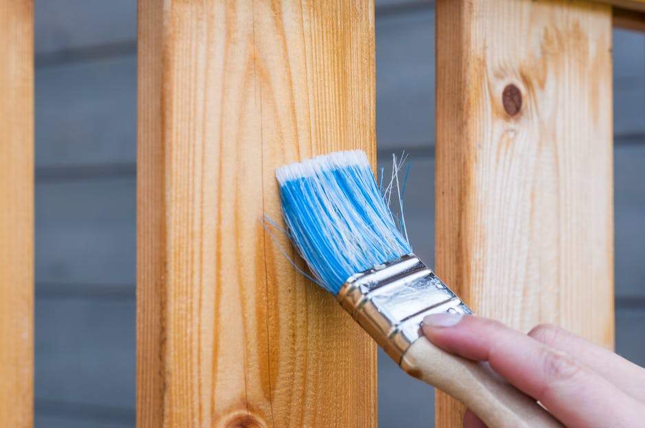 5 Trending Fence Stain Colors for Boosting Curb Appeal