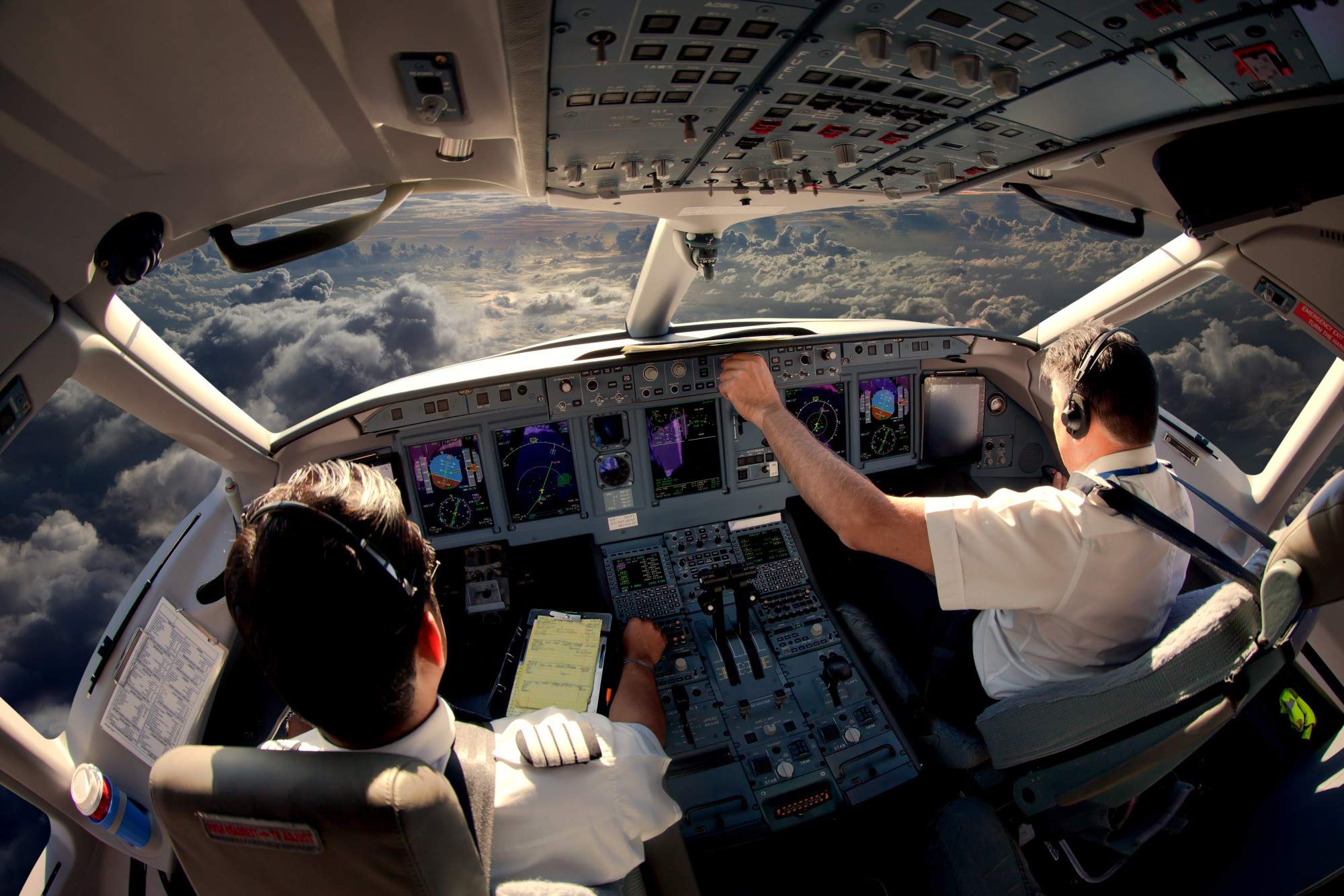 What Are the Career Benefits of Becoming the Best Airline Pilot?