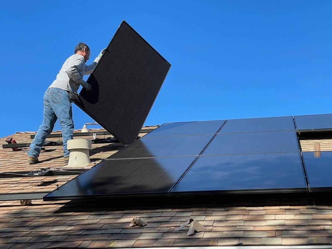 5 Reasons to Invest in Solar Panels