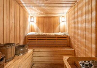 Little Known Health Benefits Of Dry Sauna Bath!